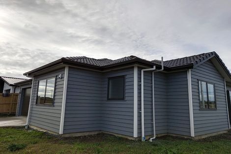 Photo of property in 1 Castlepoint Avenue, Takanini, 2110