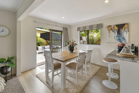 Photo of property in 10 Dalkeith Place, Opaheke, Papakura, 2113