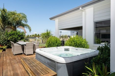 Photo of property in 42 Cassinia Close, Papamoa Beach, Papamoa, 3118