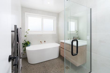 Photo of property in 51a Elizabeth Street, Waikanae, 5036