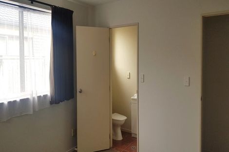 Photo of property in 52 Woodbank Drive, Glen Eden, Auckland, 0602