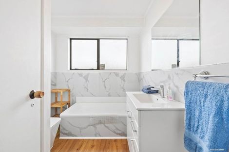 Photo of property in 57c Everglade Drive, Goodwood Heights, Auckland, 2105