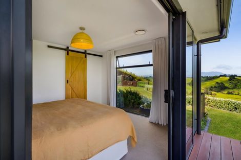 Photo of property in 956 Richmond Road, Lepperton, New Plymouth, 4373