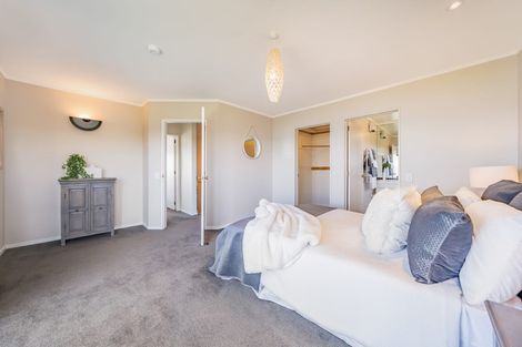 Photo of property in 42 Gurkha Crescent, Khandallah, Wellington, 6035