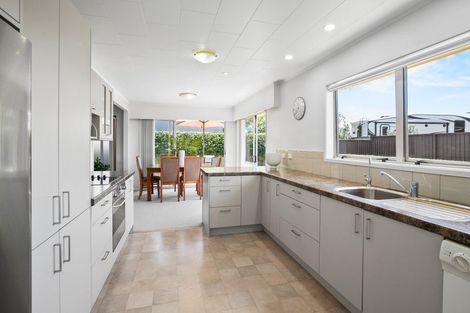 Photo of property in 68 Manu Crescent, Upper Vogeltown, New Plymouth, 4310