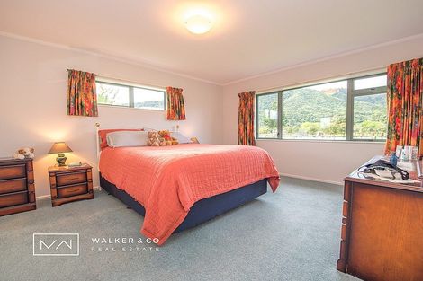 Photo of property in 15 Malcolm Gillies Grove, Totara Park, Upper Hutt, 5018