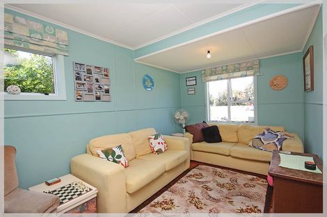 Photo of property in 9 Dewe Terrace, Foxton Beach, Foxton, 4815