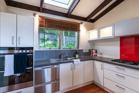 Photo of property in 10 Rangiwai Road, Titirangi, Auckland, 0604