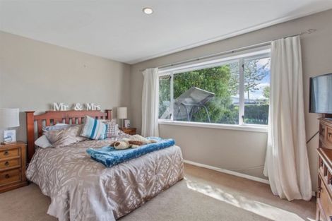 Photo of property in 62 Farquhars Road, Redwood, Christchurch, 8051