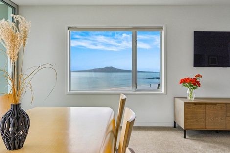 Photo of property in Seaview Apartments, 13/64 Milford Road, Milford, Auckland, 0620