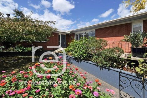 Photo of property in 124 Gossamer Drive, Pakuranga Heights, Auckland, 2010