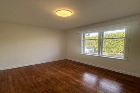 Photo of property in 479 Waitakere Road, Taupaki, Henderson, 0782