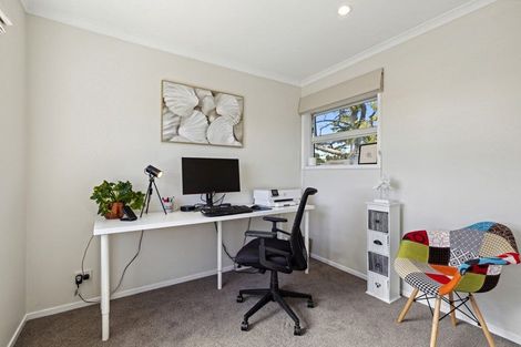 Photo of property in 15c Verran Road, Birkenhead, Auckland, 0626