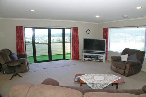 Photo of property in 5b Bishops Glen, Tawa, Wellington, 5028