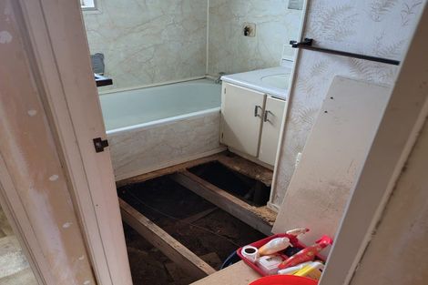 Photo of property in 2/37 Blacklock Avenue, Henderson, Auckland, 0612