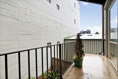 Photo of property in De Vere Apartments, 12/23 Tennyson Street, Te Aro, Wellington, 6011