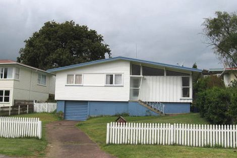 Photo of property in 13 Wylie Avenue, Sunnynook, Auckland, 0620