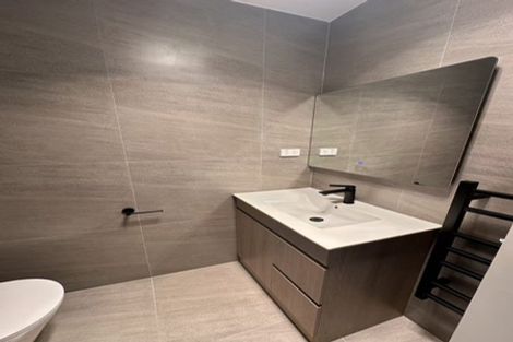 Photo of property in 6d Glennandrew Drive, Half Moon Bay, Auckland, 2012