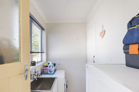 Photo of property in 17 Abraham Crescent, Milson, Palmerston North, 4414