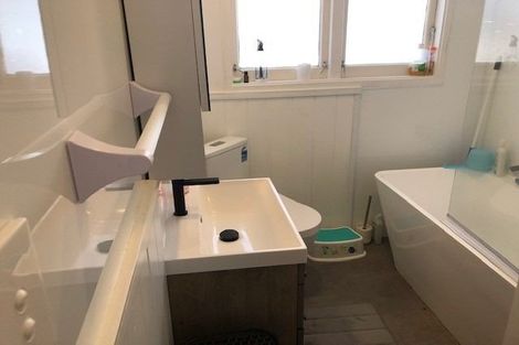 Photo of property in 2/21 Cresta Avenue, Beach Haven, Auckland, 0626