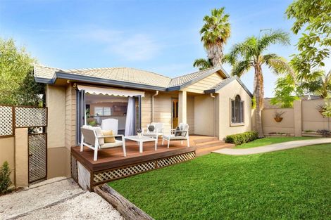 Photo of property in 1/22 Lagoon Way, West Harbour, Auckland, 0618