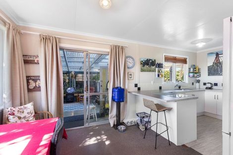 Photo of property in 8 Omata Road, Westown, New Plymouth, 4310