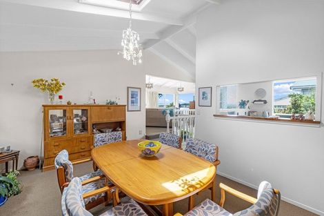 Photo of property in 98 Tiroroa Avenue, Te Atatu South, Auckland, 0610