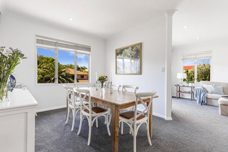 Photo of property in 30 Hogarth Rise, West Harbour, Auckland, 0618