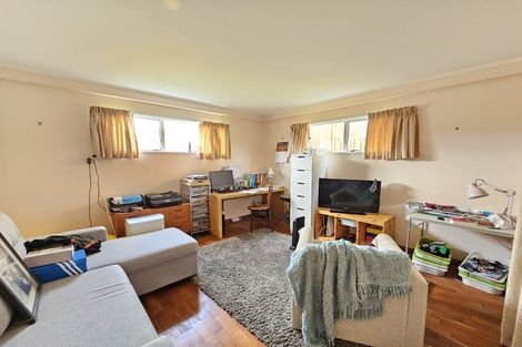 Photo of property in 42 Churton Drive, Churton Park, Wellington, 6037