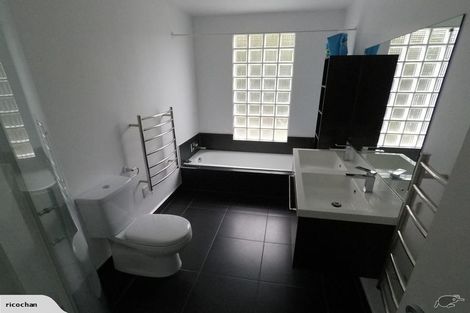 Photo of property in 32 Peter Terrace, Castor Bay, Auckland, 0620