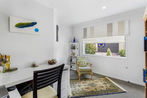 Photo of property in 10 Waitaha Close, Orewa, 0931