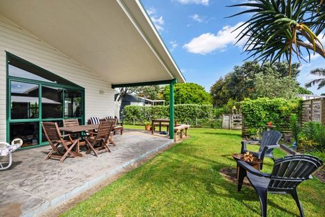 Photo of property in 4 Ringer Avenue, Matapouri, Whangarei, 0173