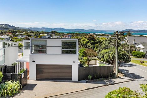 Photo of property in 32 Mantell Street, Seatoun, Wellington, 6022