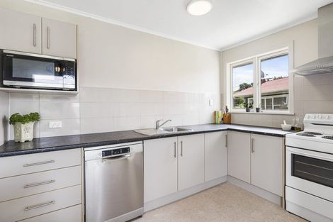 Photo of property in 45 Lauderdale Road, Birkdale, Auckland, 0626