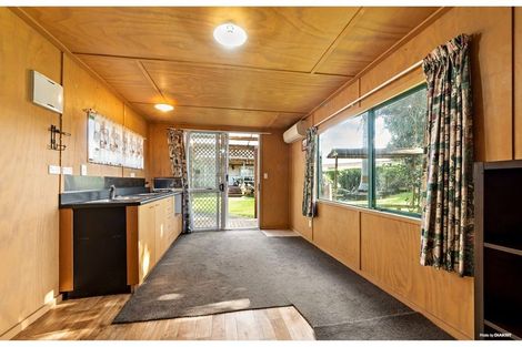 Photo of property in 13 Gladfield Lane, Te Atatu Peninsula, Auckland, 0610