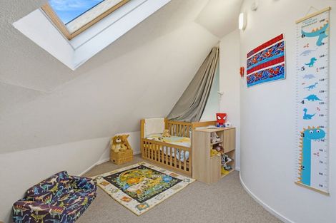 Photo of property in 2/280 Memorial Avenue, Burnside, Christchurch, 8053