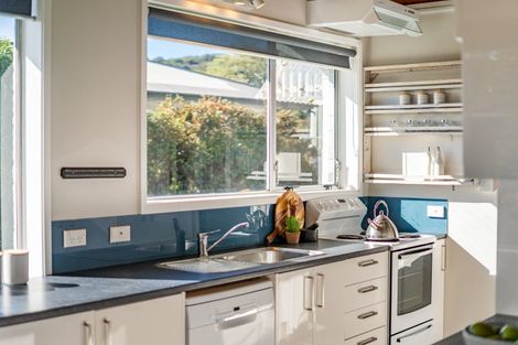 Photo of property in 3 Hawthorn Crescent, Stokes Valley, Lower Hutt, 5019