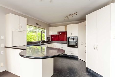 Photo of property in 25 Veale Road, Frankleigh Park, New Plymouth, 4310