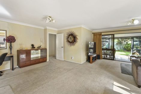 Photo of property in 8 Brynbela Court, Papakura, 2110