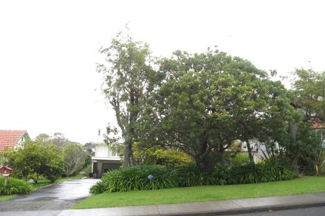 Photo of property in 39 Beach Road, Mellons Bay, Auckland, 2014