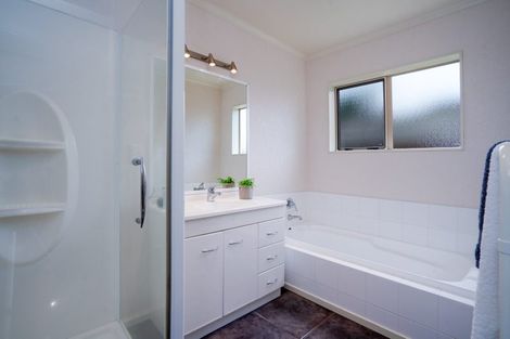 Photo of property in 18b Abergeldie Way, Cambridge, 3434