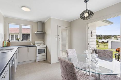 Photo of property in 45 Lauderdale Road, Birkdale, Auckland, 0626