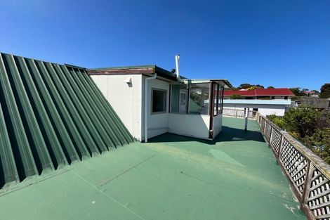 Photo of property in 2 Mervyn Place, Plimmerton, Porirua, 5026