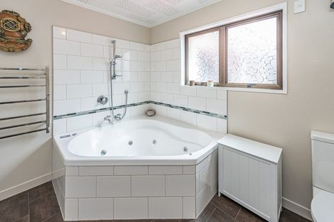 Photo of property in 1 Iwiroa Terrace, Durie Hill, Whanganui, 4500