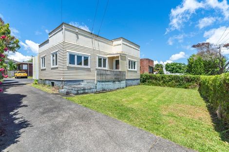 Photo of property in 6 Staveley Avenue, Mount Roskill, Auckland, 1041