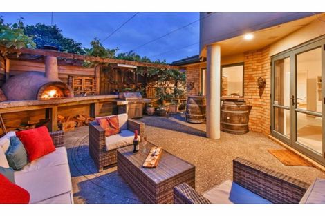 Photo of property in 2/11 The Rosebowl, Sunnyhills, Auckland, 2010