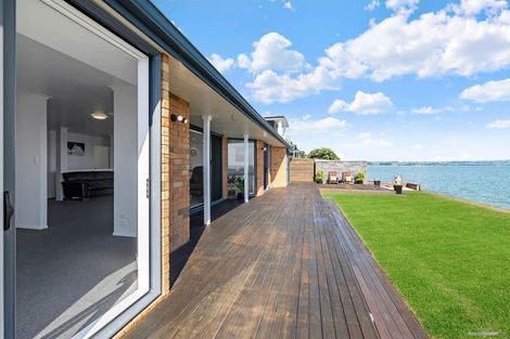 Photo of property in 30a Crispe Road, Clarks Beach, 2122