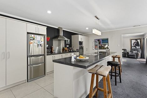 Photo of property in 33 Kahikatea Lane, Brown Owl, Upper Hutt, 5018