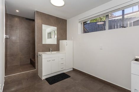 Photo of property in 1/25 Brunton Place, Glenfield, Auckland, 0629