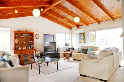 Photo of property in 4 Dalmahoy Place, Wattle Downs, Auckland, 2103